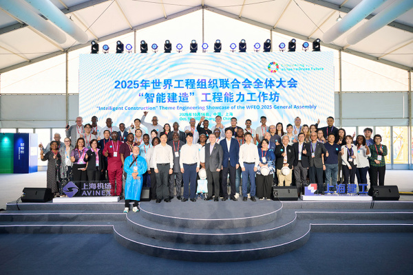 机器人组团上岗、项目工程数字化,浦东机场的智能制造让国际工程师代表团变身“夸夸团”